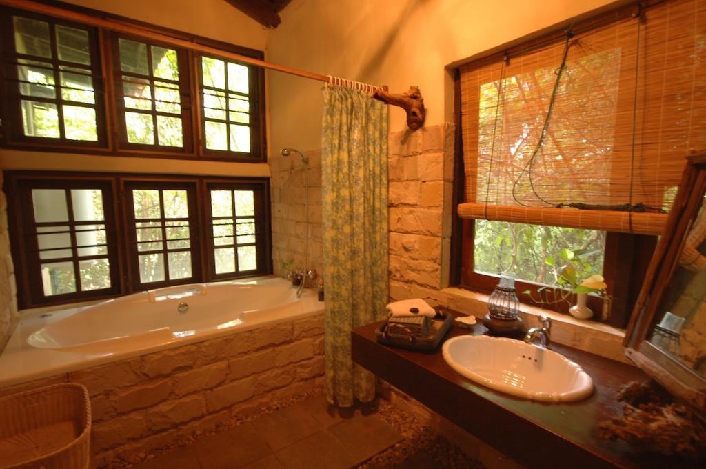 Momchailai Forest Retreat Kanchanaburi Exterior foto